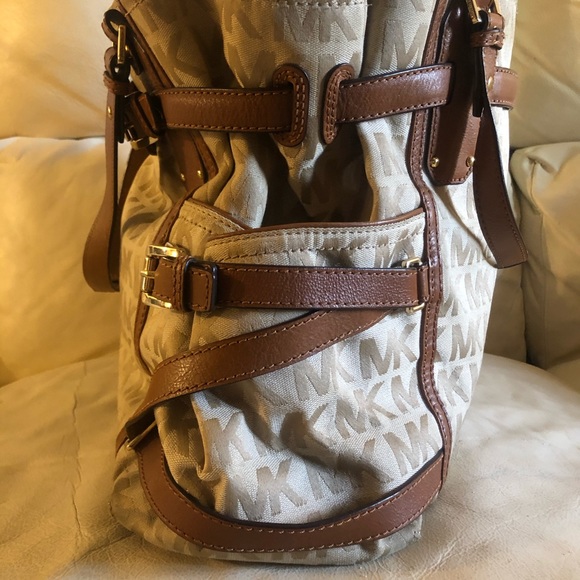 MICHAEL KORS PURSE - Picture 3 of 6